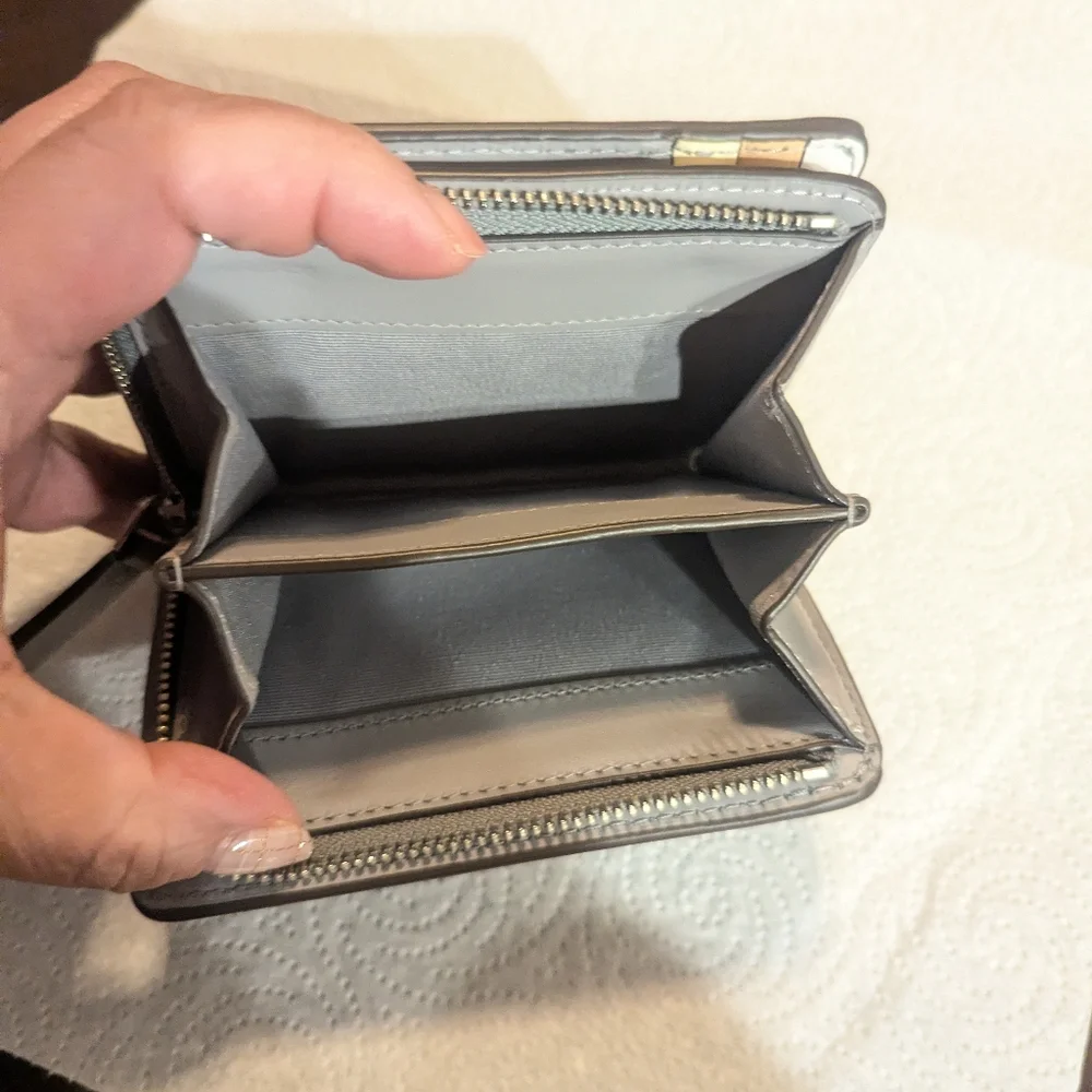 Tory Burch Pebble Leather Wallet in Light Gray - Picture 4 of 4